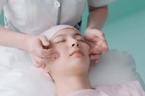 科技赋能面部护理，樊文花打造精准护肤新范式 