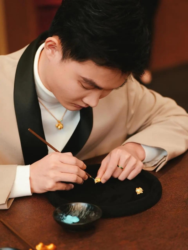 周大生超级首饰发布 | 用一场“东西对撞”刷新珠宝营销新范式 