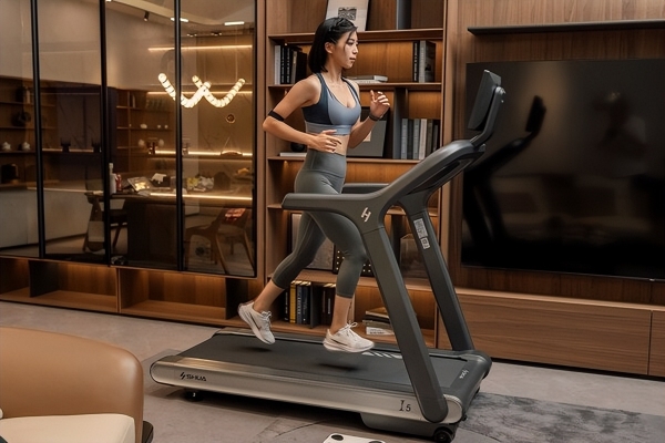 精练大会斩获双项大奖，舒华体育以AI科技引领行业变革 