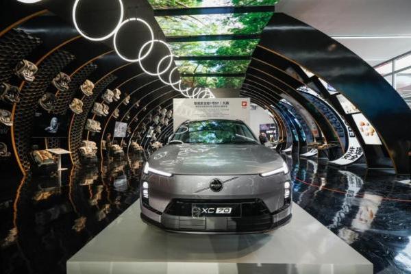 全新XC70跨界联动好孩子，沃尔沃质量守护家庭全场景出行 