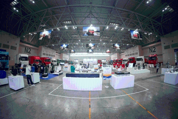 全新平台亮相！东风商用车2026年合作伙伴大会盛大启幕 剑指17.6万台 