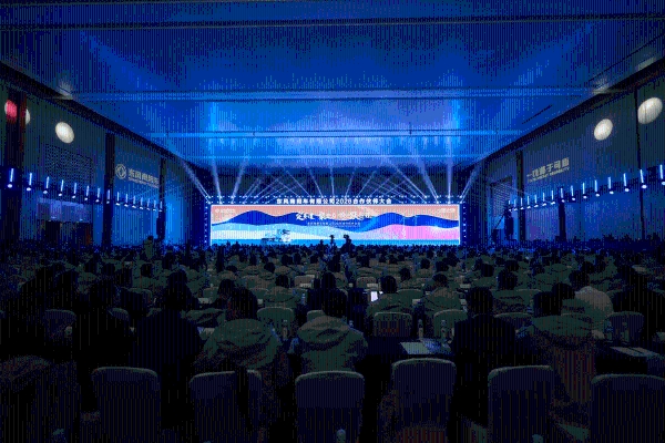 全新平台亮相！东风商用车2026年合作伙伴大会盛大启幕 剑指17.6万台 