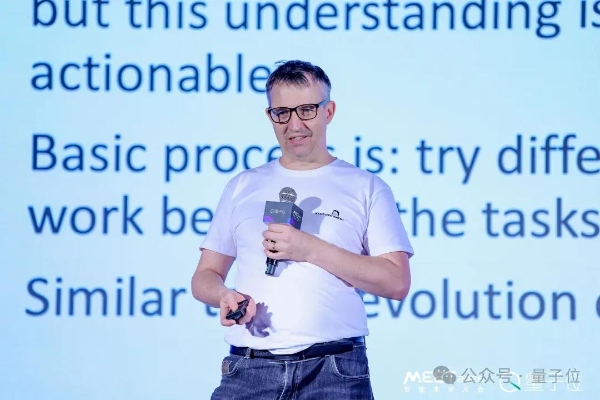 MEET2026挤爆了，AI圈今年最该听的20+场演讲&对谈都在这 