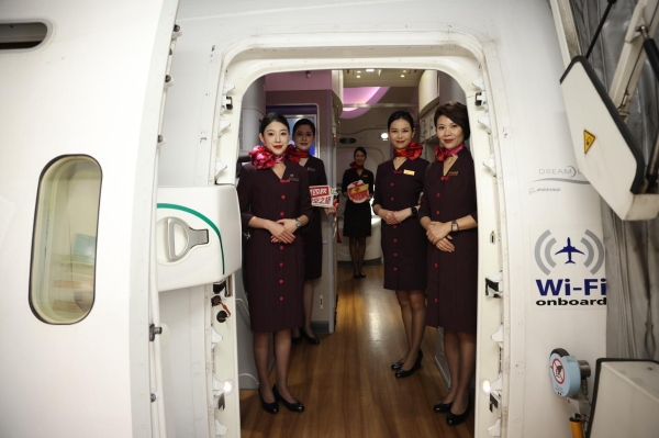 上海航空开展成立四十周年主题航班活动 