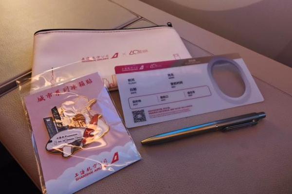 上海航空开展成立四十周年主题航班活动 