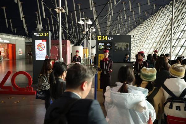 上海航空开展成立四十周年主题航班活动 