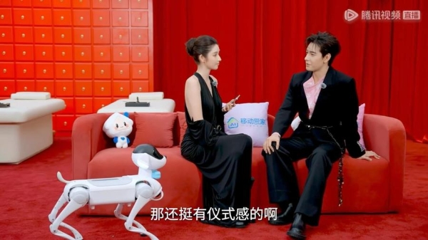 星光大赏名场面！机器狗互动刷屏，亲情网成艺人推荐亮点 