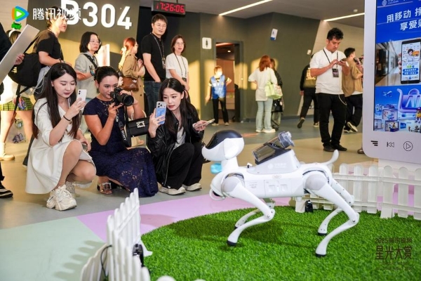 中国移动灵犀机器狗刷屏星光大赏，亲情网获艺人称赞 