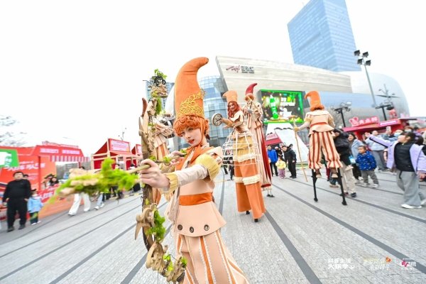 暖心畅吃，生意沸腾！抖音生活服务火锅局打开增长新路径 