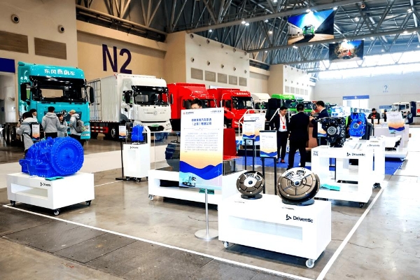 销量增长24%，新能源暴涨98%！看东风商用车如何布局2026三大赛道 