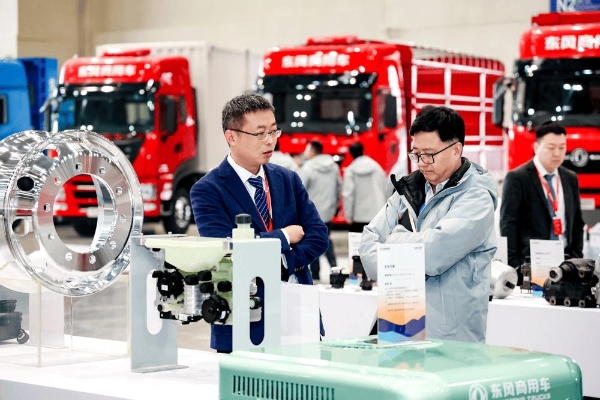 销量增长24%，新能源暴涨98%！看东风商用车如何布局2026三大赛道 