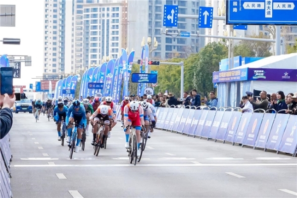 2025中国公路自行车职业联赛暨“环云南”公路自行车赛（玉溪站）圆满收官 
