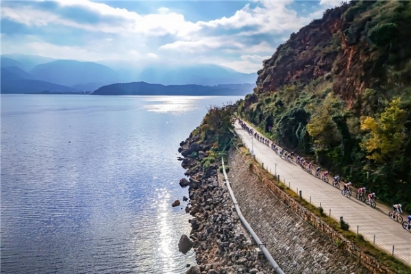 2025中国公路自行车职业联赛暨“环云南”公路自行车赛（玉溪站）圆满收官 