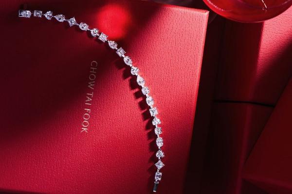 周大福「一诺千金」钻石婚嫁巡展闪耀大连，与张云龙共赴璀璨旅程 