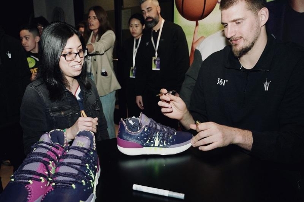 约基奇与戈登全球联合首发双签名球鞋，361°再续品牌“长期主义”海外布局 