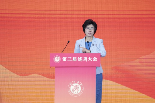 谭丽霞分享盈康一生实践：从高端装备到家庭健康，推动大健康产业发展 