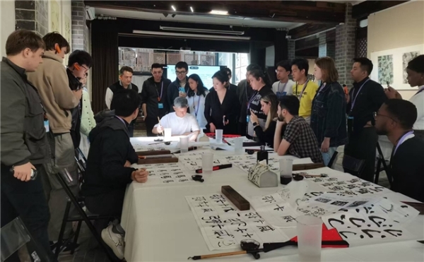 从传统到当代：“字瀚”展呈现书法艺术多元面貌 