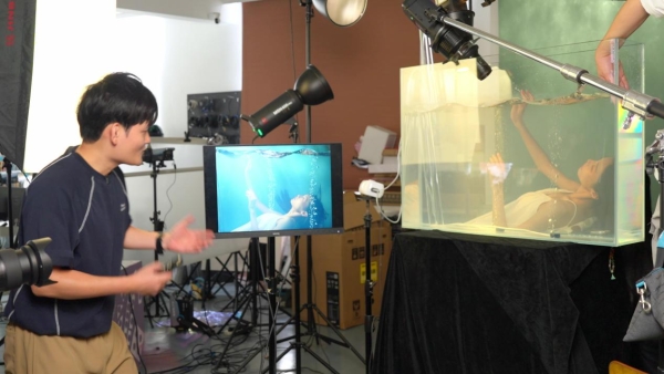 不用下水也能拍出深海人像！教你多灯打造耶稣光深海效果 