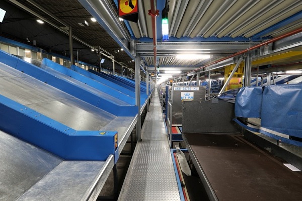  50年仍高效运转：罗地格为荷兰皇家航空打造“永不过时”升降式转运车，打造可持续发展典范 