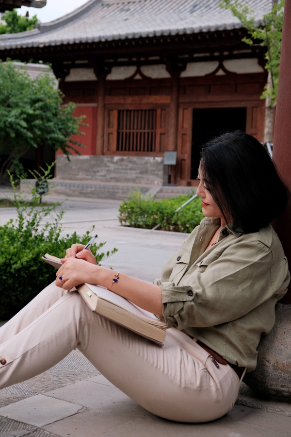 东方信物，当代回响：CC卡美珠宝的2025文化实践 