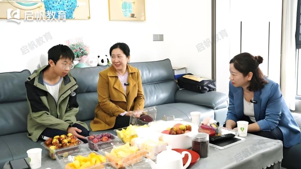 启帆教育入户纪实：一扇紧锁的房门，与一次次温柔的叩响 