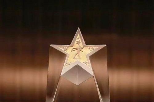 品质嘉奖，创新破界！达美乐比萨中国第五次荣获年度七星奖，火山比萨勇夺首届年度现象级爆品荣誉 