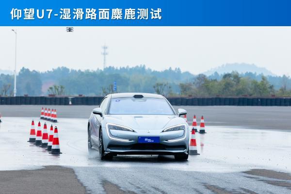 行业首次智能底盘实车测试结果公布，标杆技术助推产业进阶 
