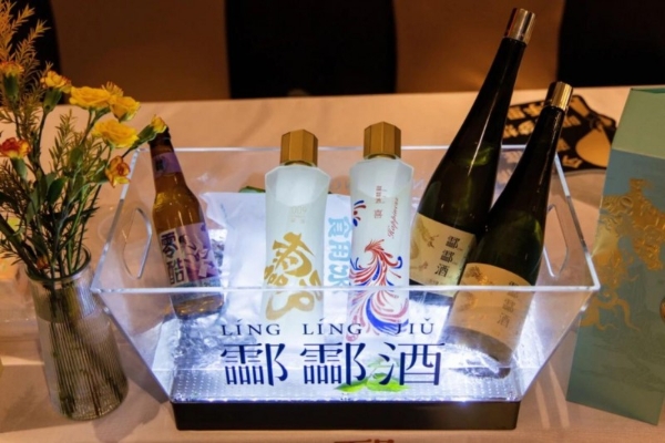 酃酃酒荣膺“年度星光酒水品牌”，众星举杯共鉴新宫廷高端米酒 