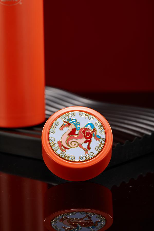 思乐得「骏马杯」新品上市：把中式风雅揣进日常 