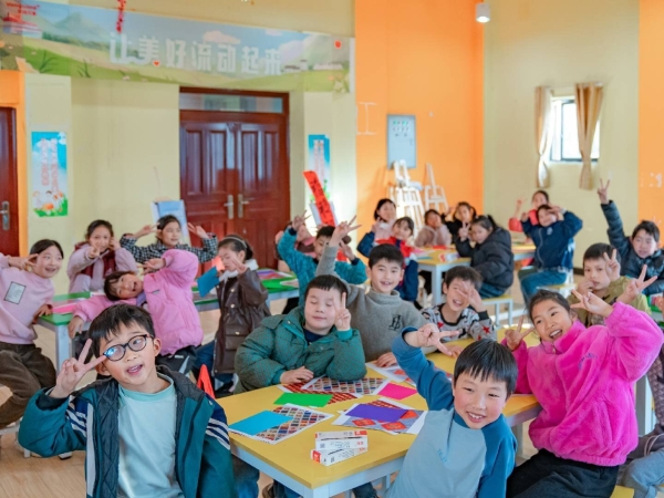 华润万家华东大区“美好流动课堂”走进金寨革命老区，以美育赋能乡村教育 