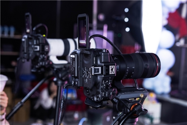 佳能“佳直播”携手时拍传媒，开启明星感团播时代  