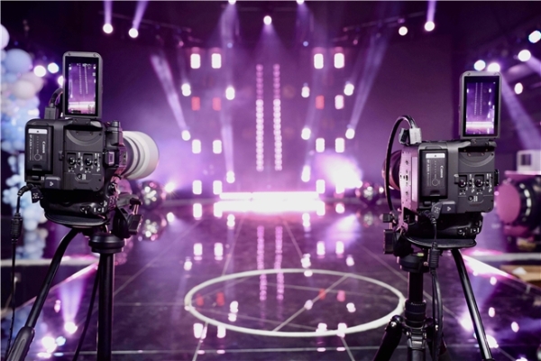 佳能“佳直播”携手时拍传媒，开启明星感团播时代  