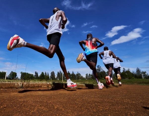 超能涡轮 爆速推进 | 李宁革新发布超䨻胶囊科技，颠覆性功能定义回弹新竞界