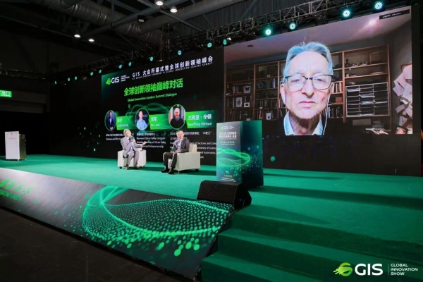 “AI教父”Hinton对话云天励飞陈宁：算力效率与普惠定义 AI 下一临界点 