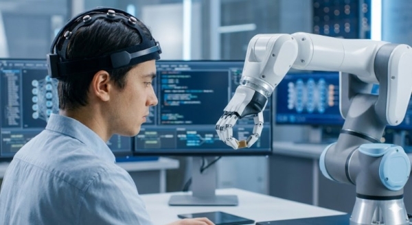 中国脑机行业2025观察：在“不可能三角”中寻找千亿产业路径