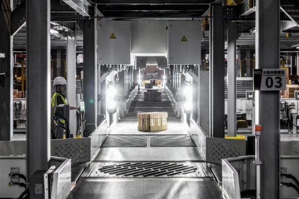 顺丰科技联合华为：用AI和数智基础设施构建智慧物流的未来 