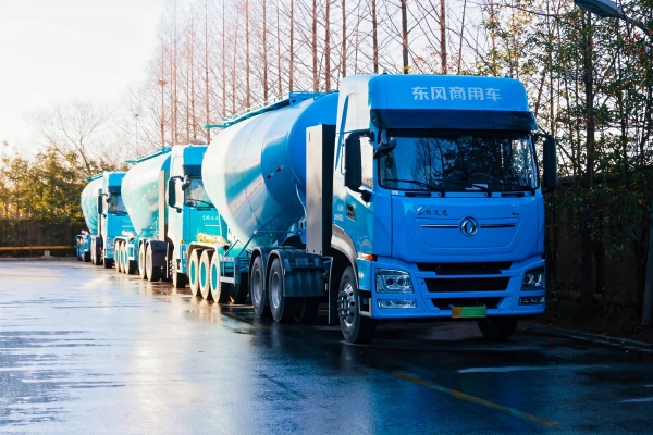 30台兆瓦超充重卡交付！东风&华为共建兆瓦超充生态 共赢全电物流机遇 