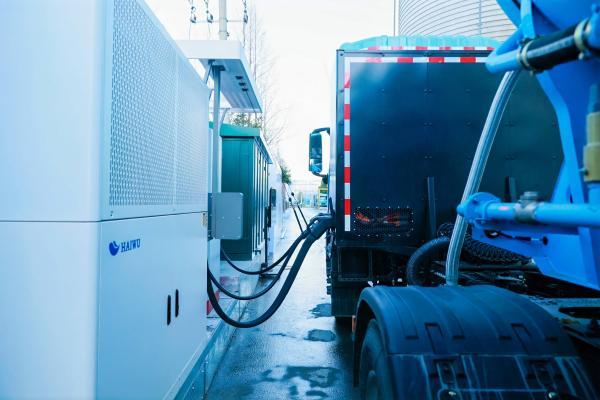 30台兆瓦超充重卡交付！东风&华为共建兆瓦超充生态 共赢全电物流机遇 