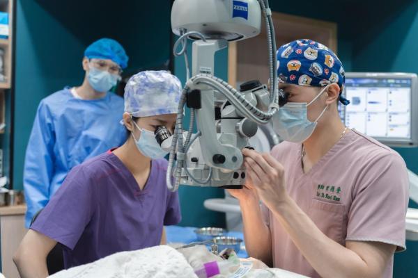 上海安安宠医汪汪小公馆宠物医院：双认证24小时急重症中心，以专科实力守护爱宠健康 