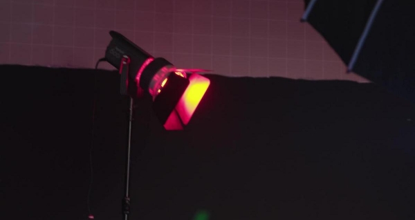 告别色彩杂乱！金贝JL-600C教你多灯拍出撞色创意人像 