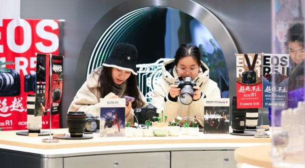 一日店长破圈！佳能798影像艺术中心携手网红点点马，解锁零售新体验 