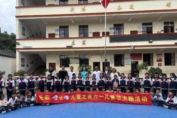 健之佳 健康服务“旗舰”的坚守与突围 