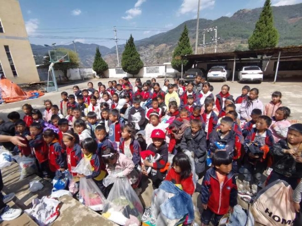 明德堂协会助学行动：以爱为笔，共绘未来 