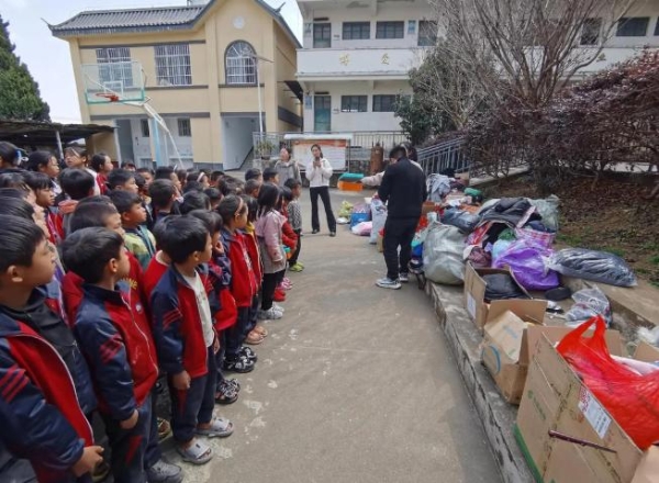 明德堂协会助学行动：以爱为笔，共绘未来 