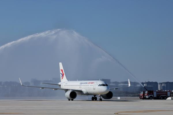  嘉兴南湖机场正式通航，东航开通首条客运航线 