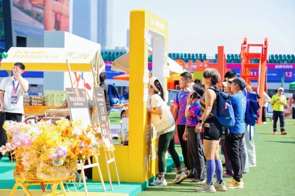 华润万家支持2025深圳南山半程马拉松 携“润家”优选好物为奔跑注入动力 