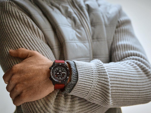 VICTORINOX 维氏都市猎人马年生肖限量版瑞士军刀 —— 致敬进取精神与坚韧气魄 