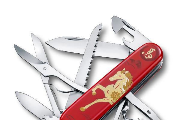 VICTORINOX 维氏都市猎人马年生肖限量版瑞士军刀 —— 致敬进取精神与坚韧气魄 