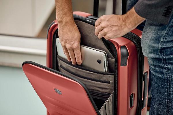 VICTORINOX 维氏都市猎人马年生肖限量版瑞士军刀 —— 致敬进取精神与坚韧气魄 