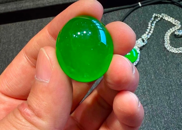 祥祯福三重保障体系：如何选择 “看得见安心” 的翡翠品牌？ 